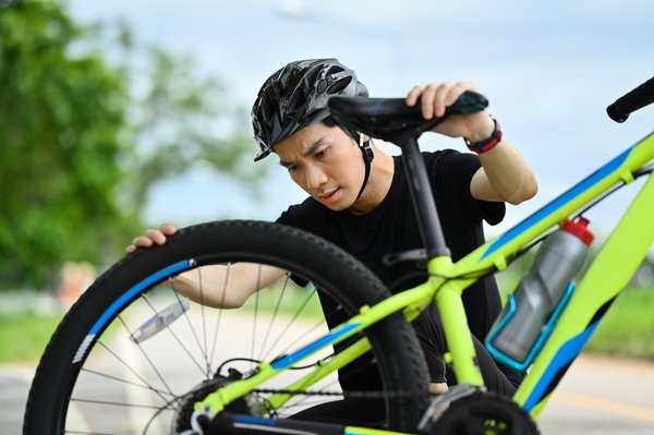 Découvrez le pneu vélo Continental Grand Prix 4-Season polyvalent